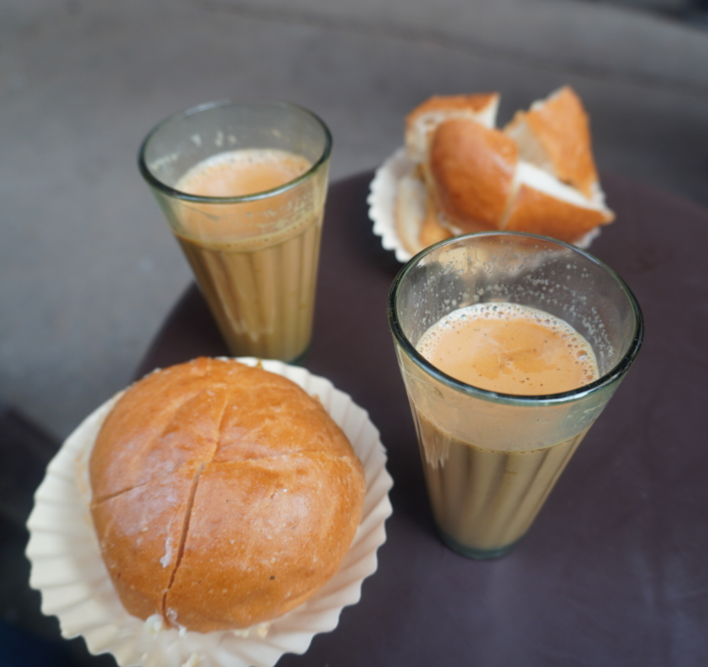 Bun Maska & Chai at Gulab Ji Chai Wale